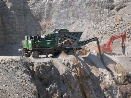  Mobilni drobilno sejalni stroji na prikolici - UD3-P 